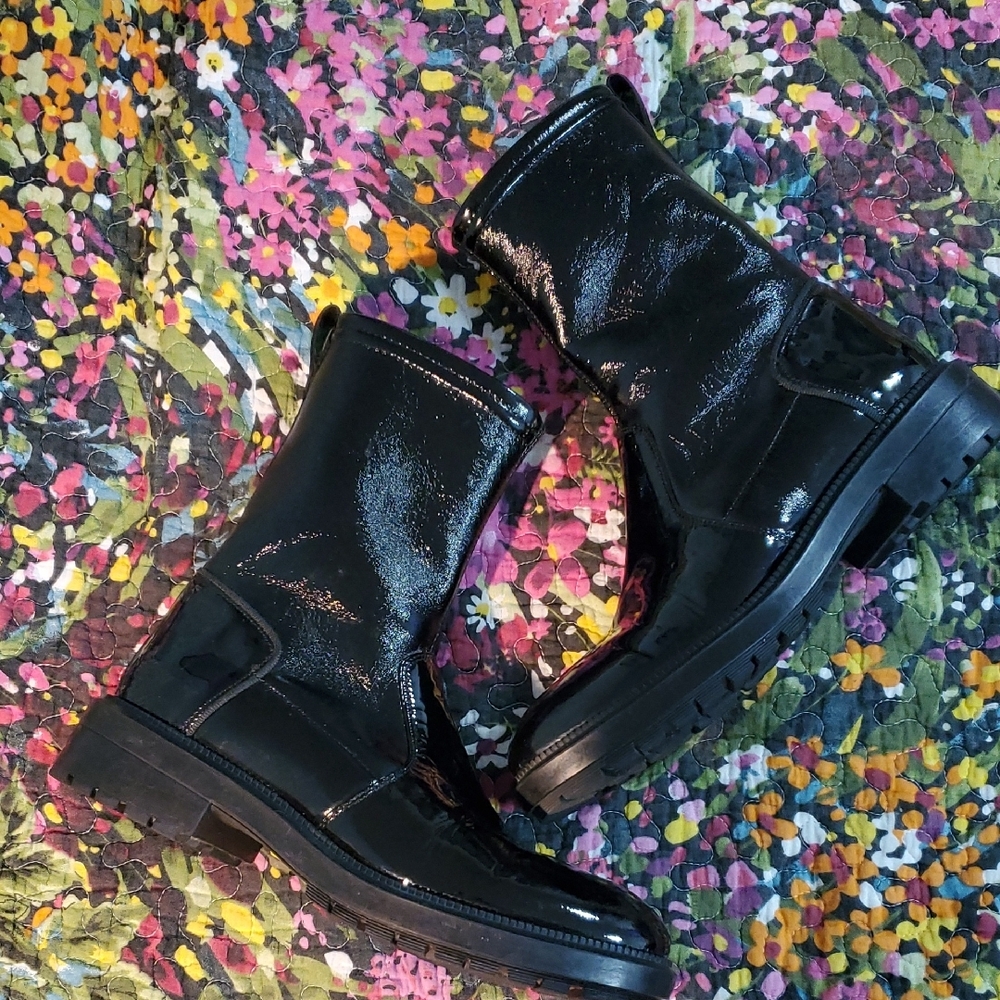 aquatalia black patent leather pull on boot w 9 like new